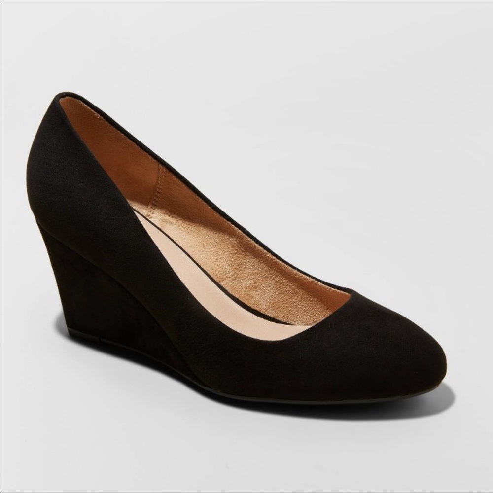 Black super cute suede round toe wedges size 8.5 - New w Box NWT